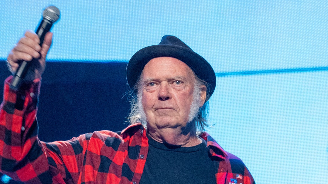 Neil Young to Headline Glastonbury 2025, Backtracking on Decision to Withdraw